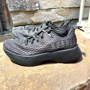 VGUC black iridescent NoBull Runner+ (now Journey) size 7.5